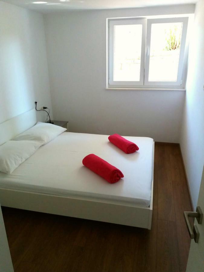 Apartments Mestrovic Lopar Exterior foto