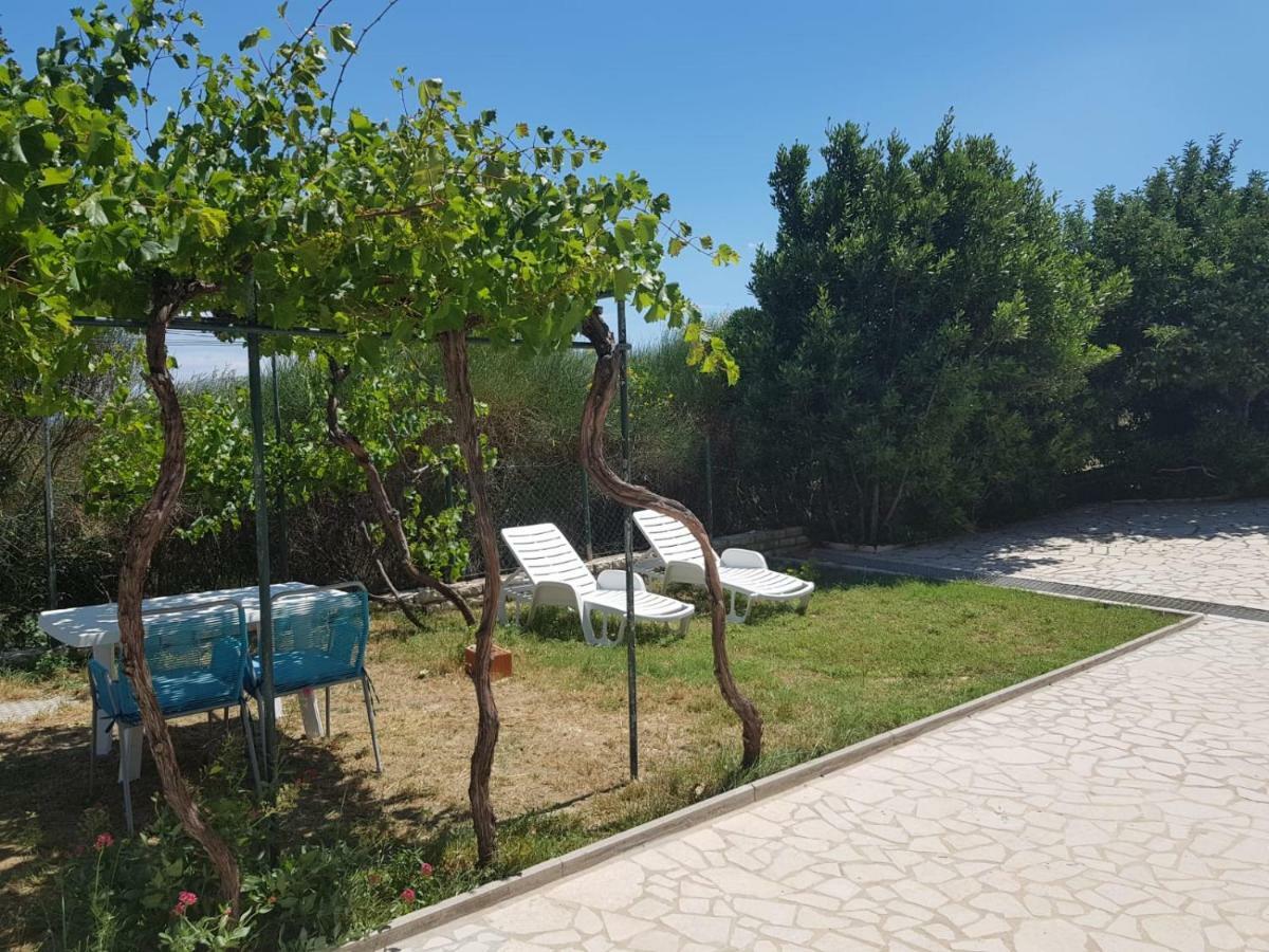 Apartments Mestrovic Lopar Exterior foto